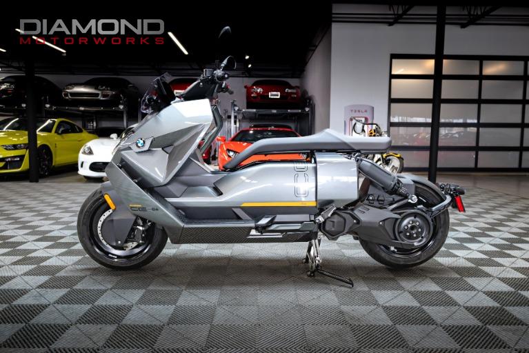 2022 BMW CE 04