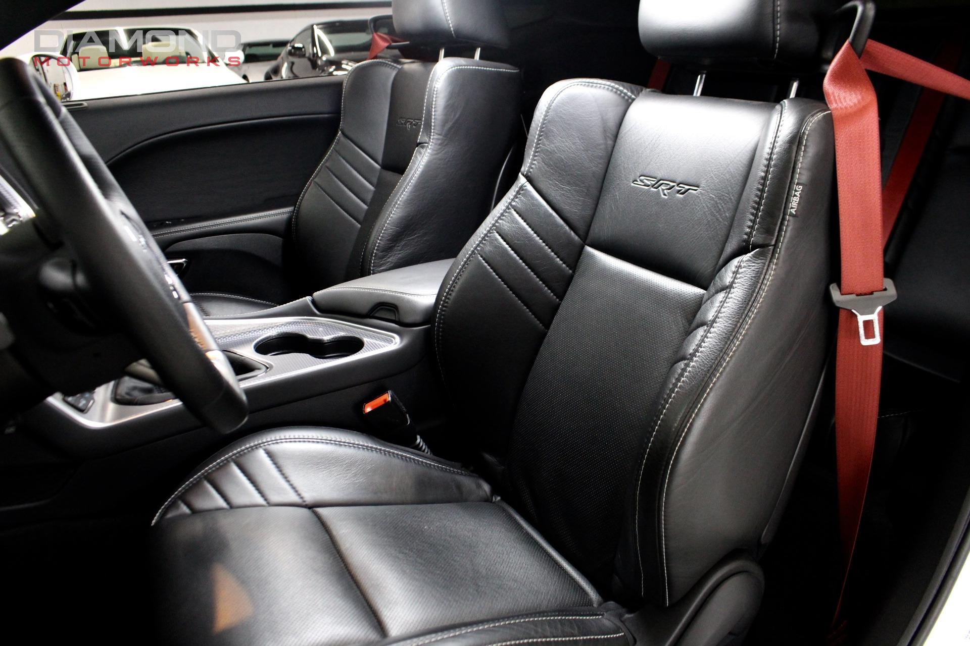 dodge challenger red seat belts