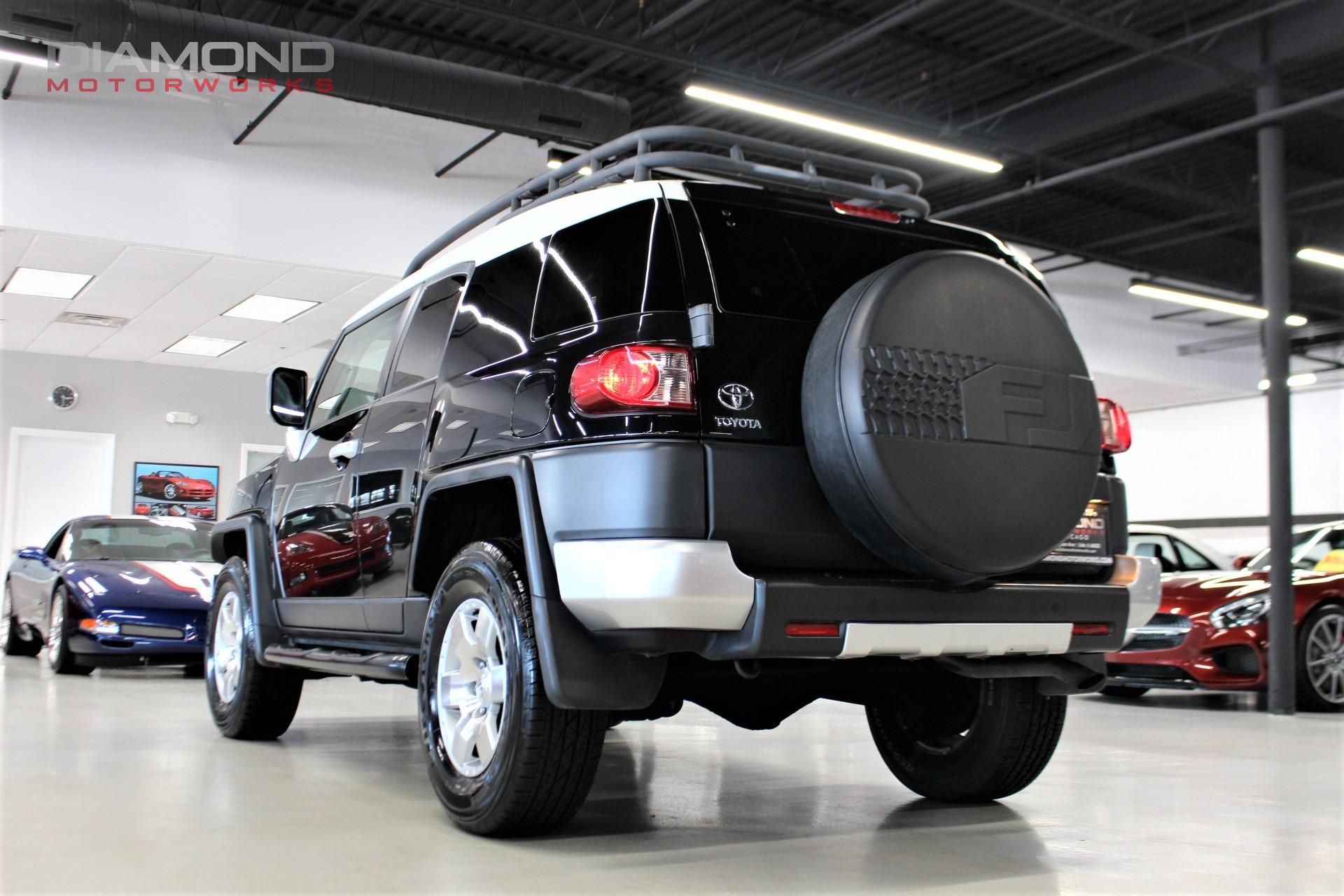 TOYOTA FJ CRUISER 1/30ツートンブラック 20k-Mile 2008 Toyota FJ Cruiser for sale on BaT Auctions