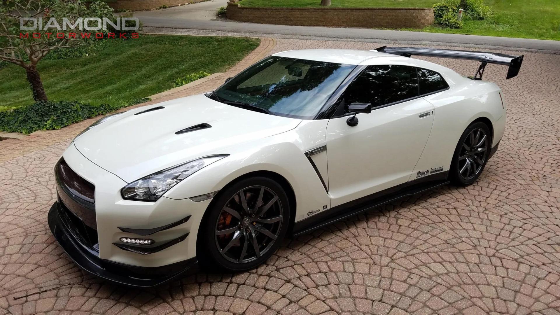 Used-2014-Nissan-GT-R-Premium