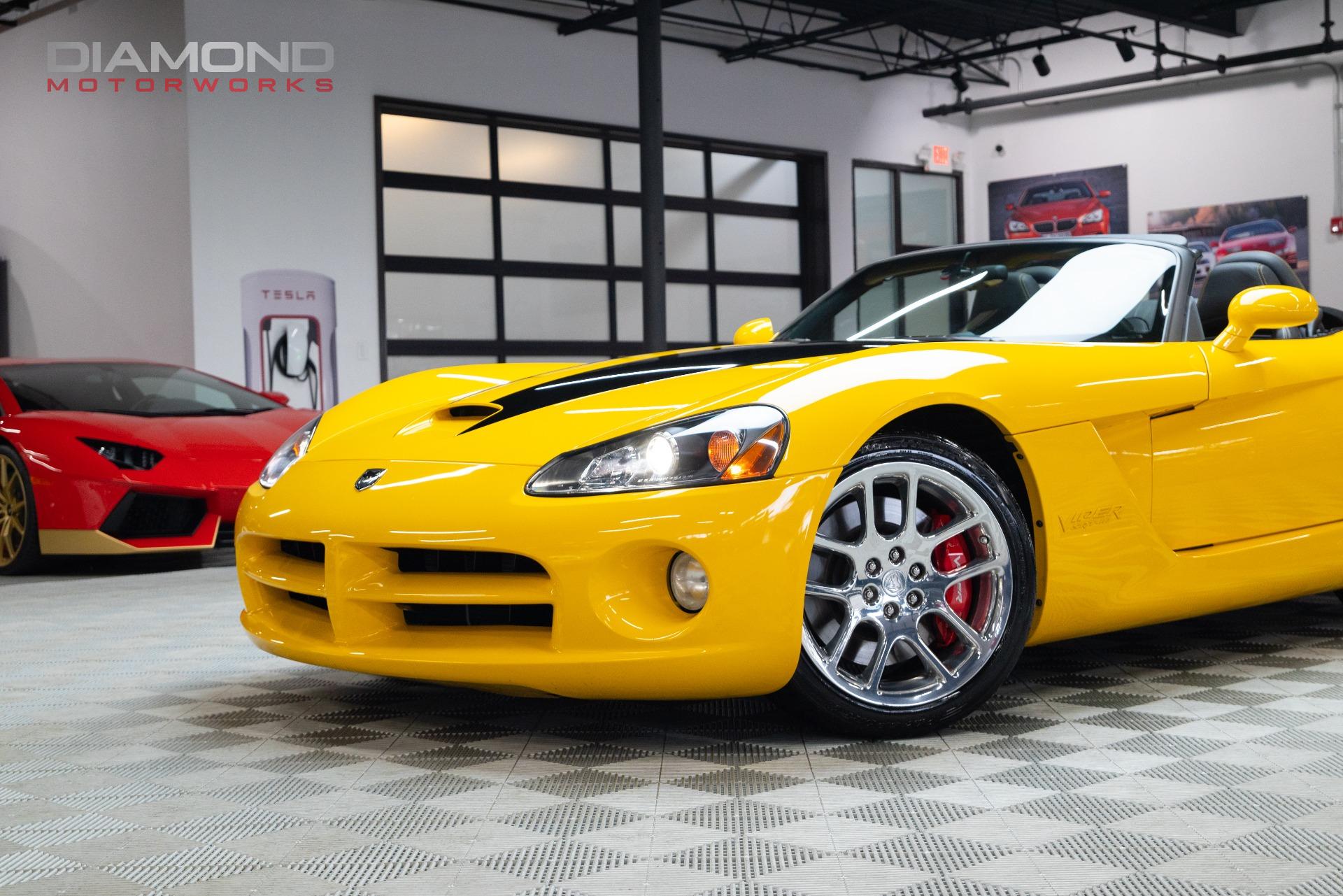 Used-2005-Dodge-Viper-SRT-10