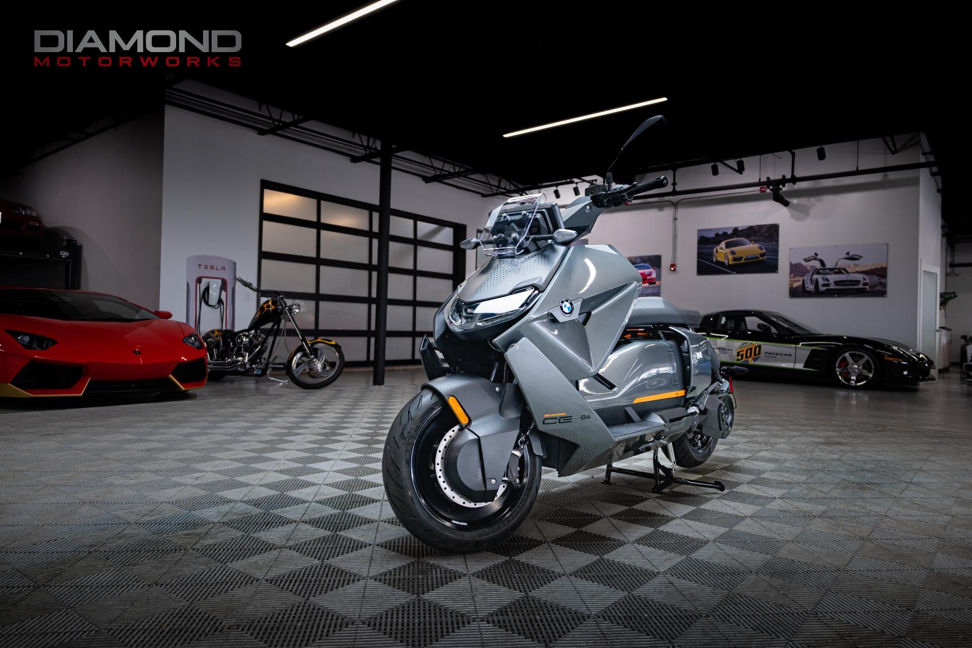 Used-2022-BMW-CE-04