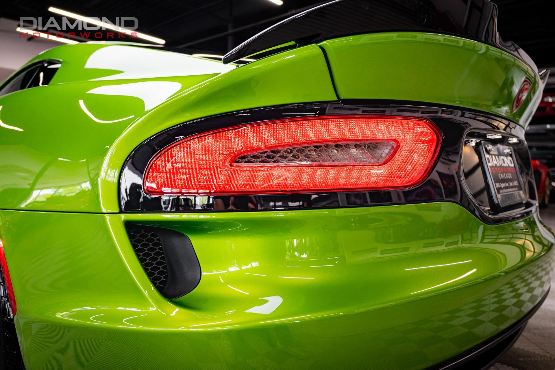 Hood and Mirror Kit | Dodge Viper GTC 2017 Hood and Mirror Kit | Dodge Viper GTC 2017
