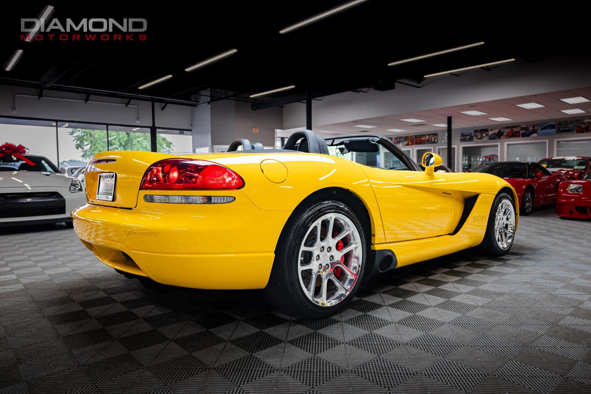 Used-2005-Dodge-Viper-SRT-10