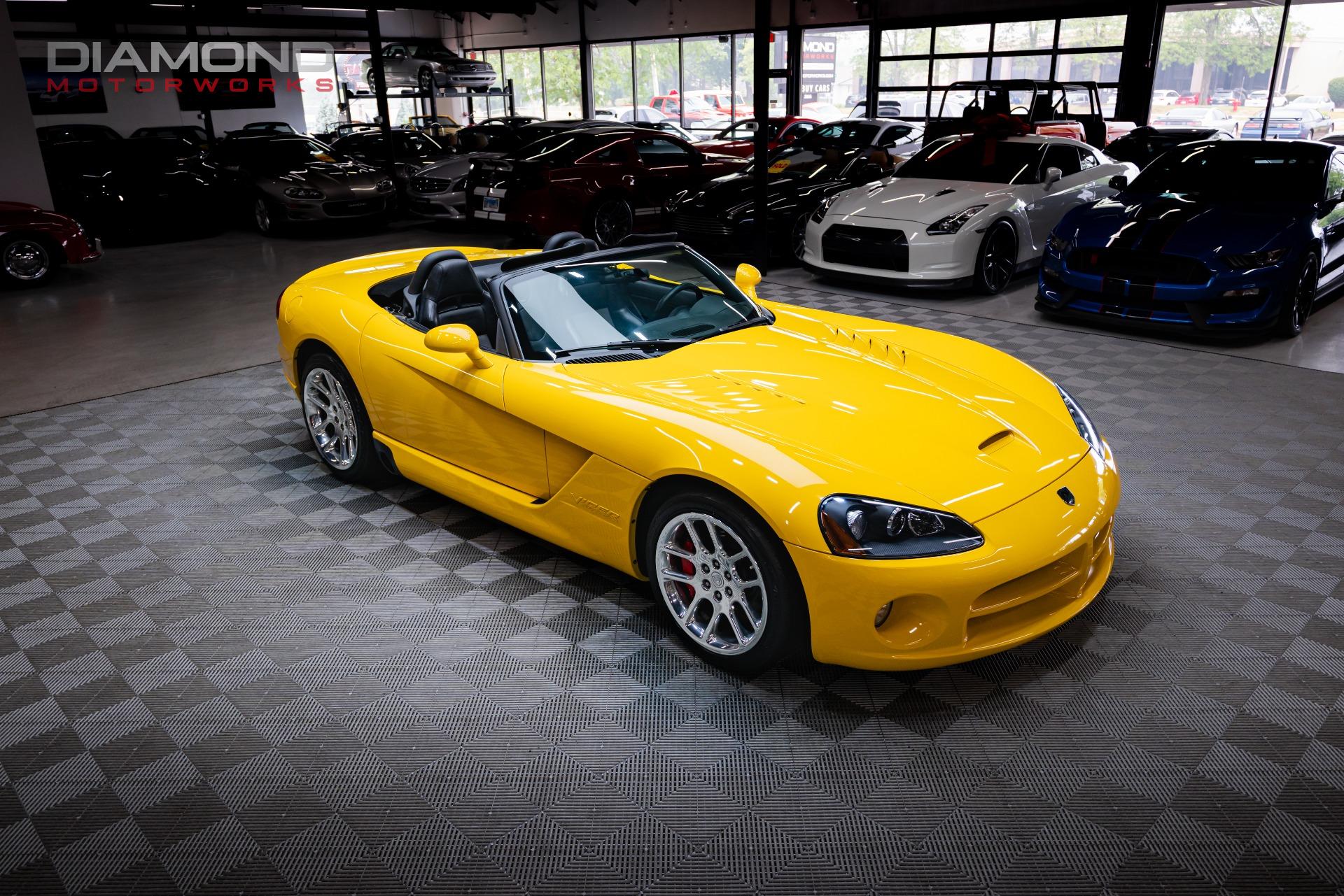 Used-2005-Dodge-Viper-SRT-10