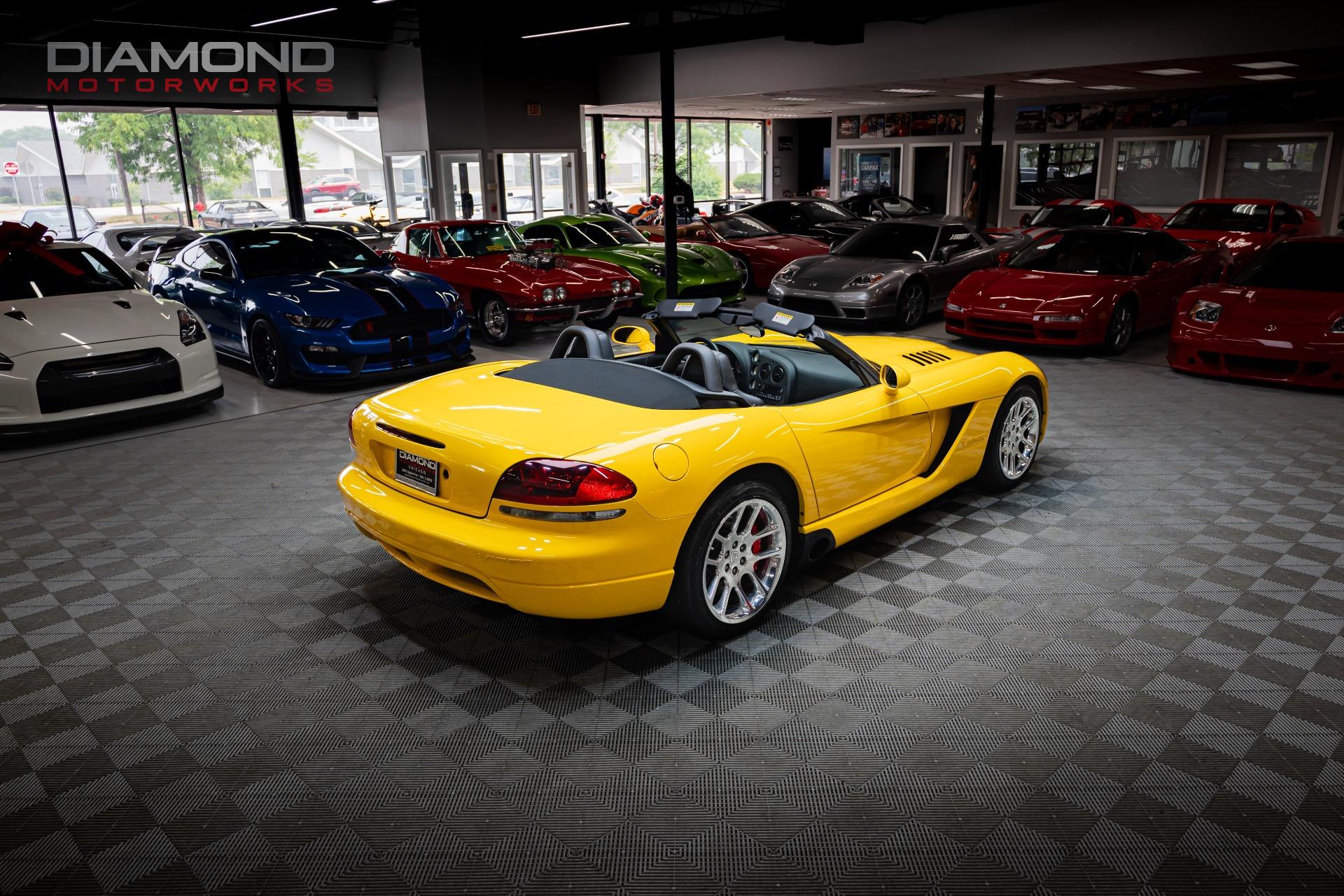 Used-2005-Dodge-Viper-SRT-10