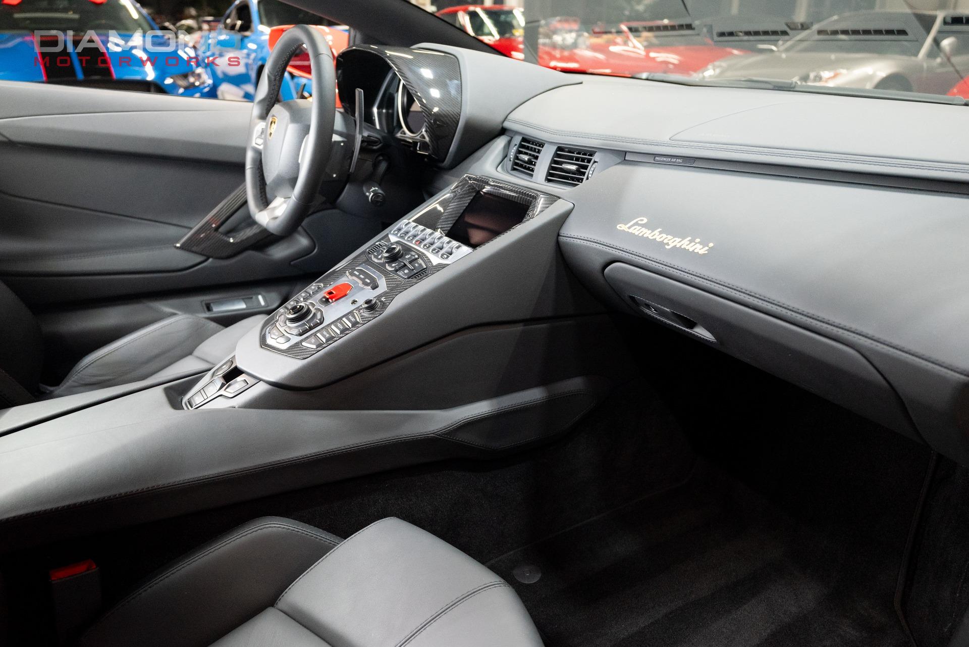 2017 LAMBORGHINI AVENTADOR - Image 104