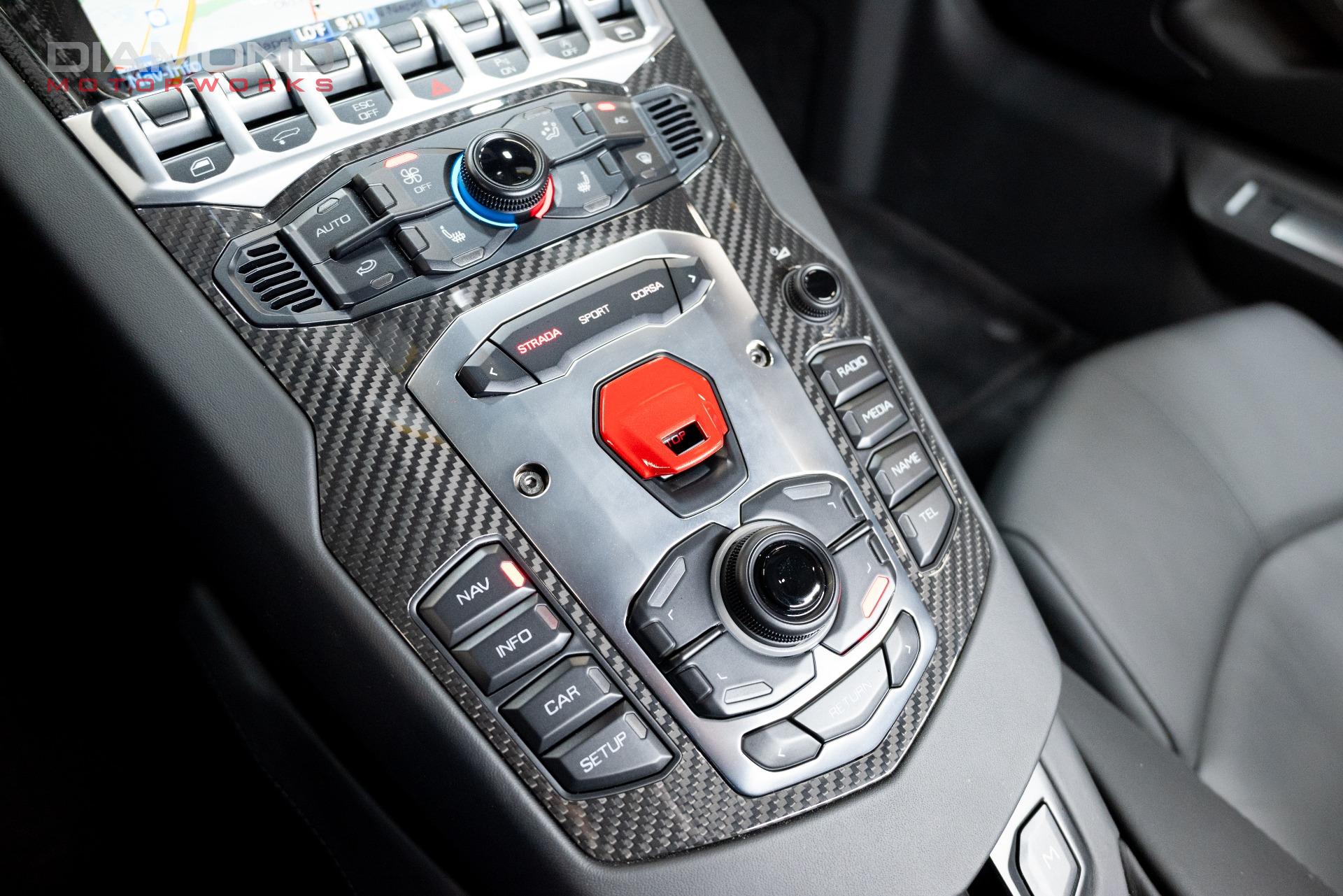 2017 LAMBORGHINI AVENTADOR - Image 16