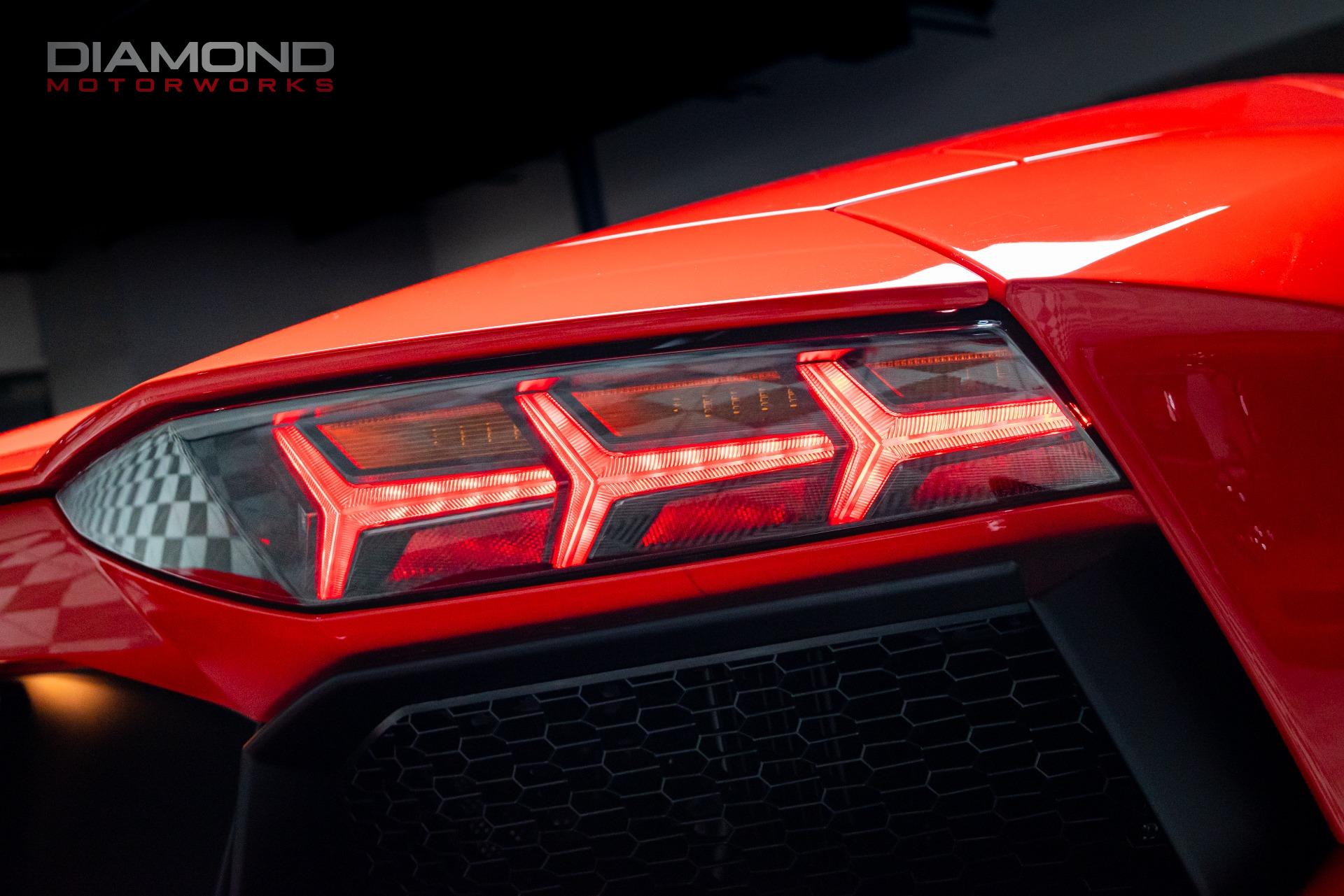 2017 LAMBORGHINI AVENTADOR - Image 8