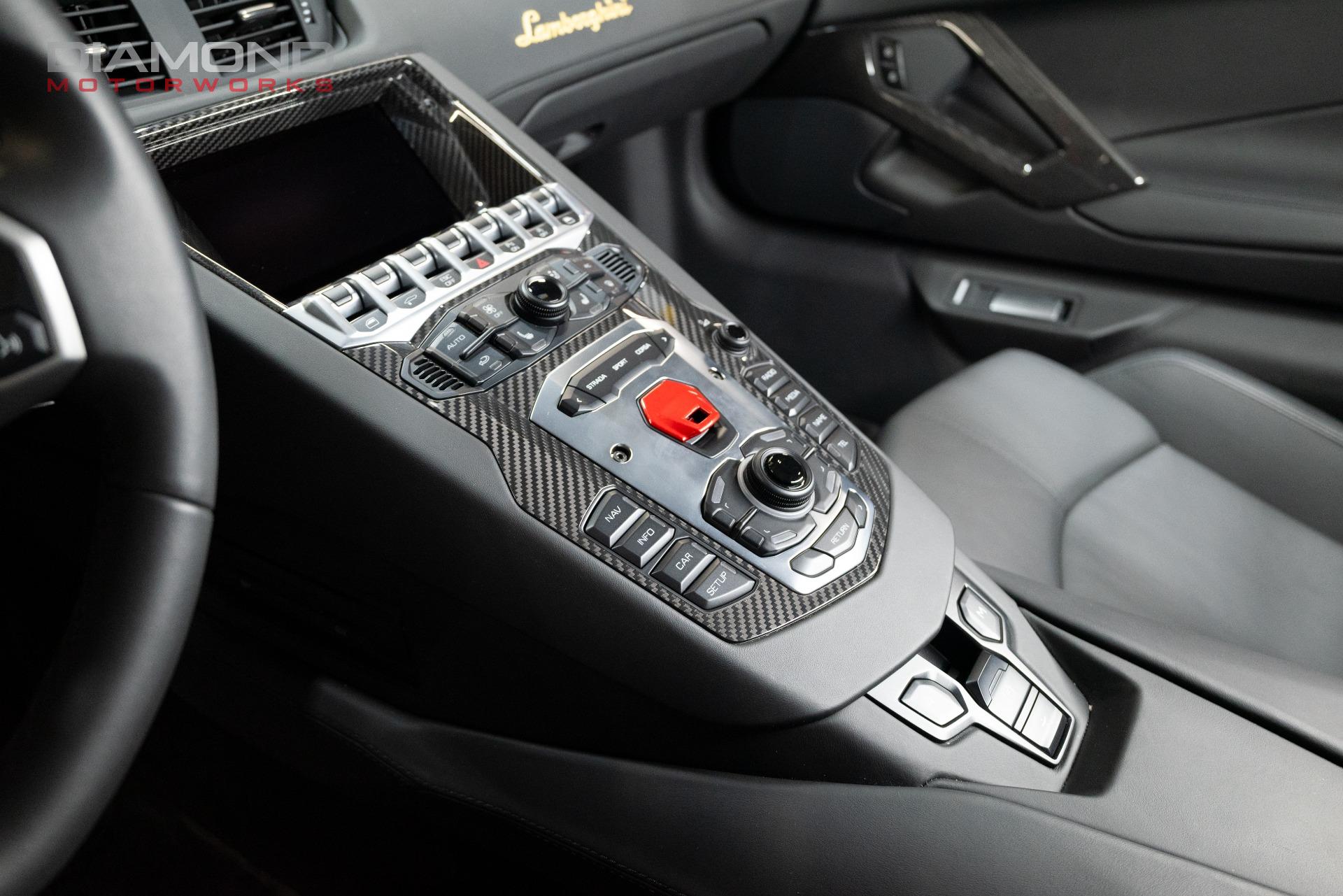 2017 LAMBORGHINI AVENTADOR - Image 76