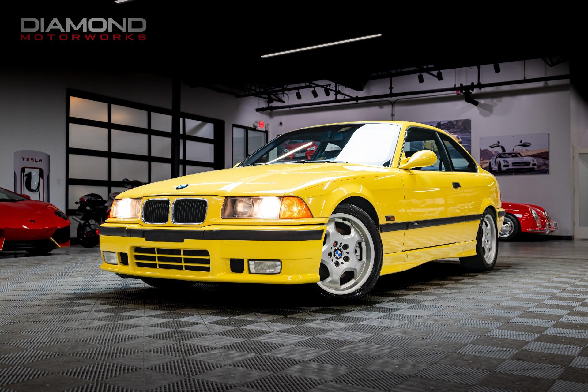 Pre-Order) 1/64 Gear Up GUBM3Y BMW M3 E36 Coupe 1992 Yellow