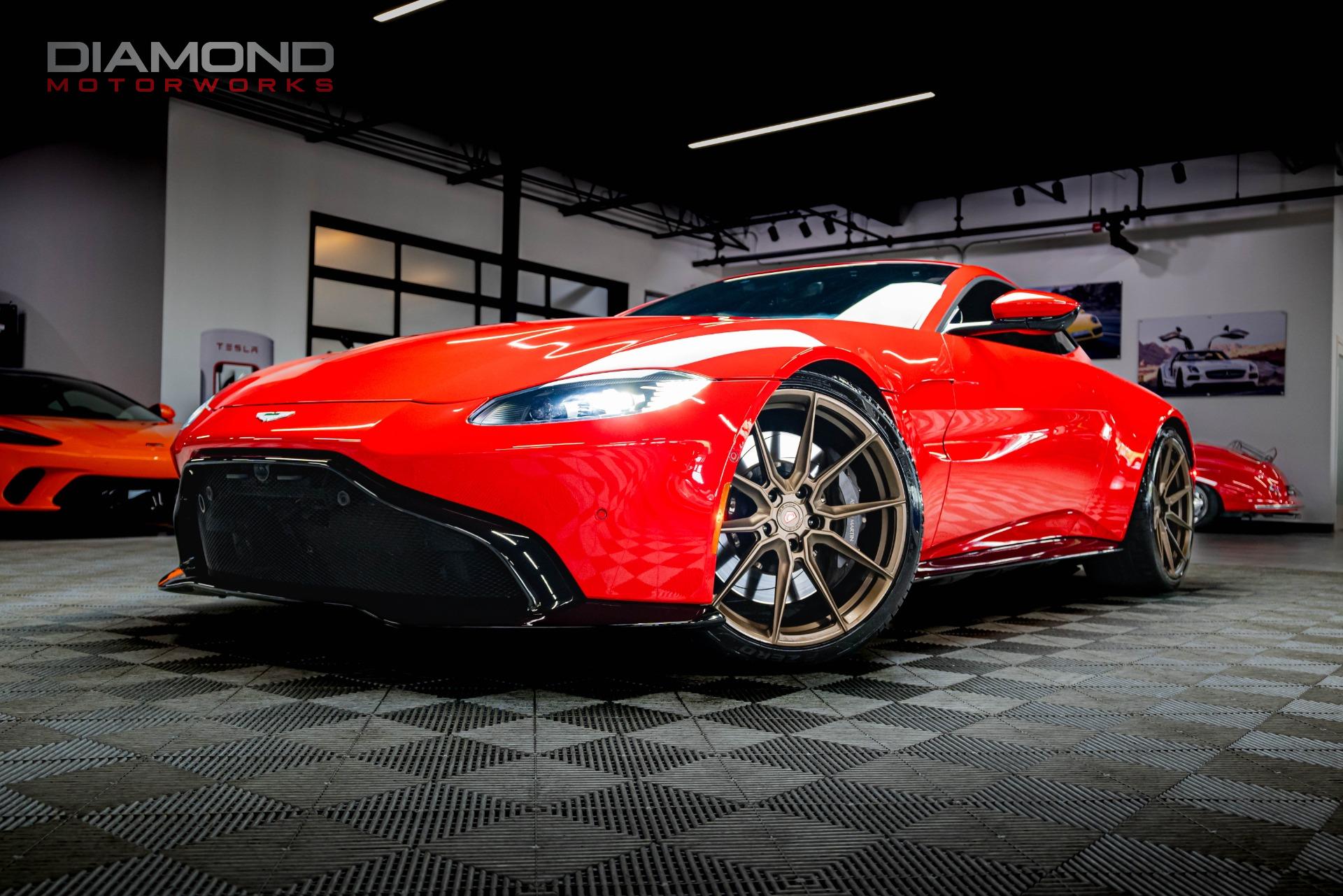 Aston Martin V12 Vantage レッド 1/18 Czerwony Aston Martin V12 Vantage od AUTOart - Używany