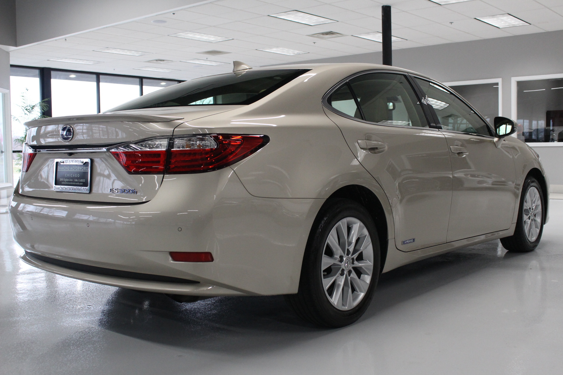 2015 Lexus ES 300h 4dr Sedan Hybrid Stock 083224 for sale near Lisle.