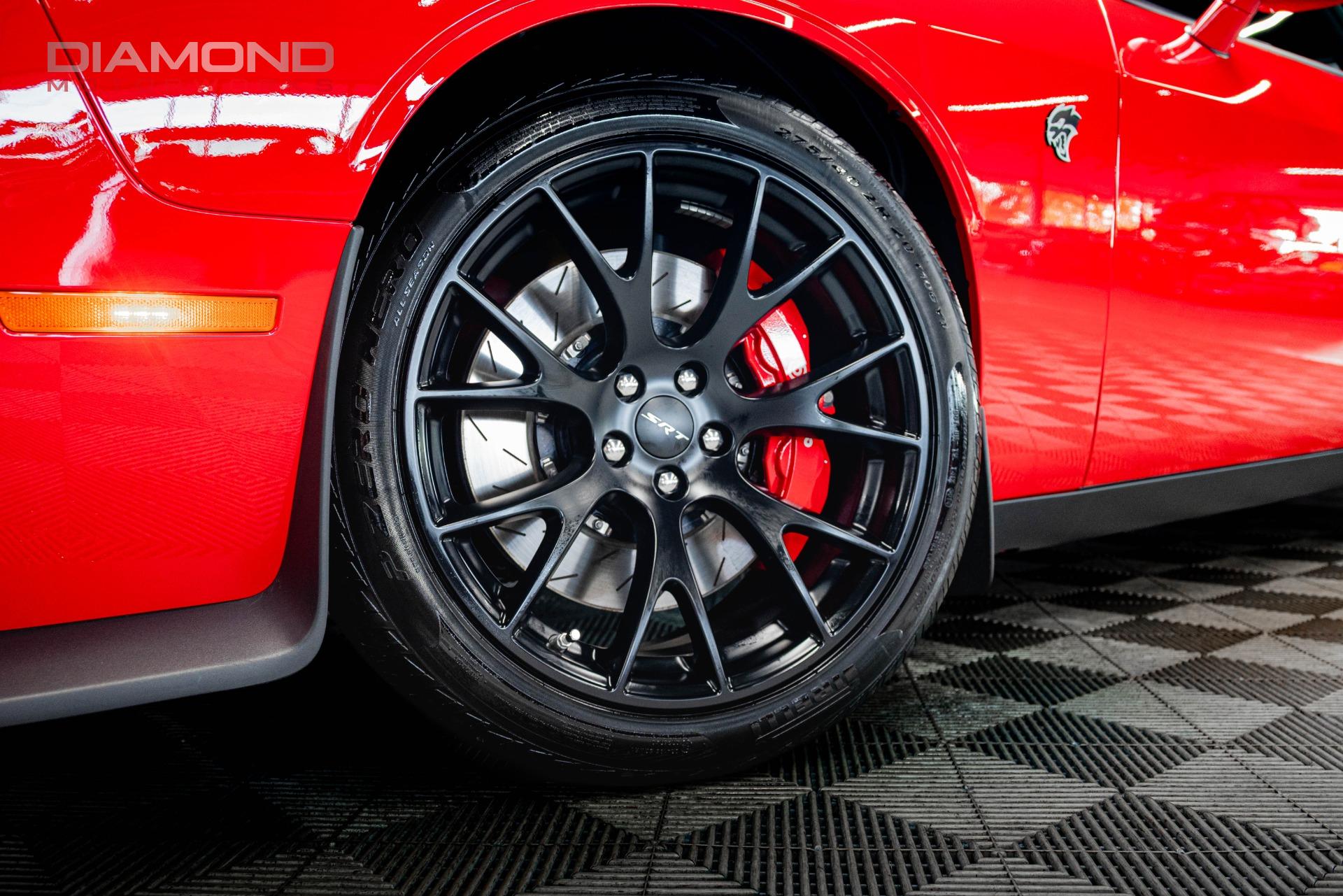 2015 Dodge Challenger SRT - Photo 12