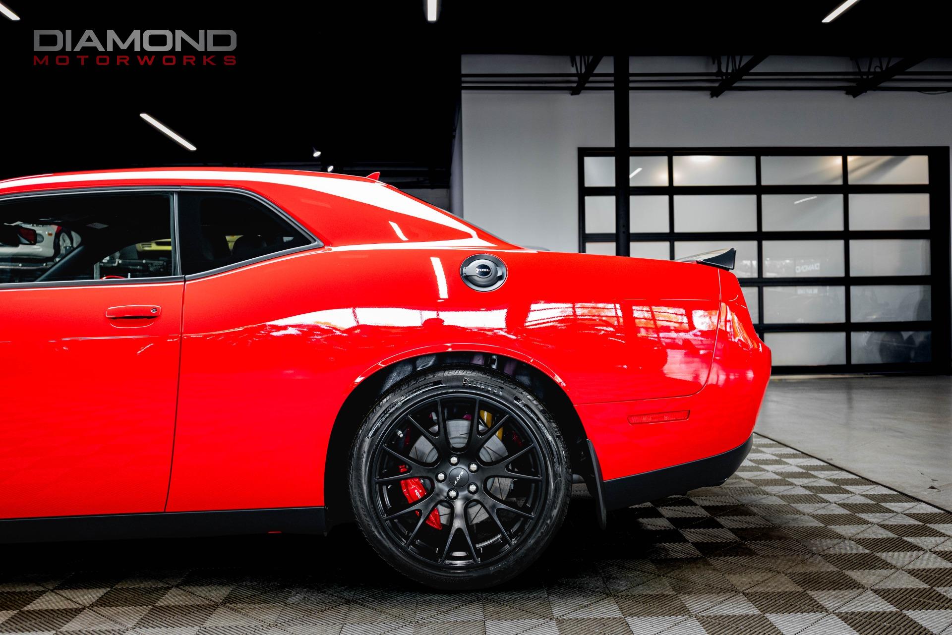 2015 Dodge Challenger SRT - Photo 18