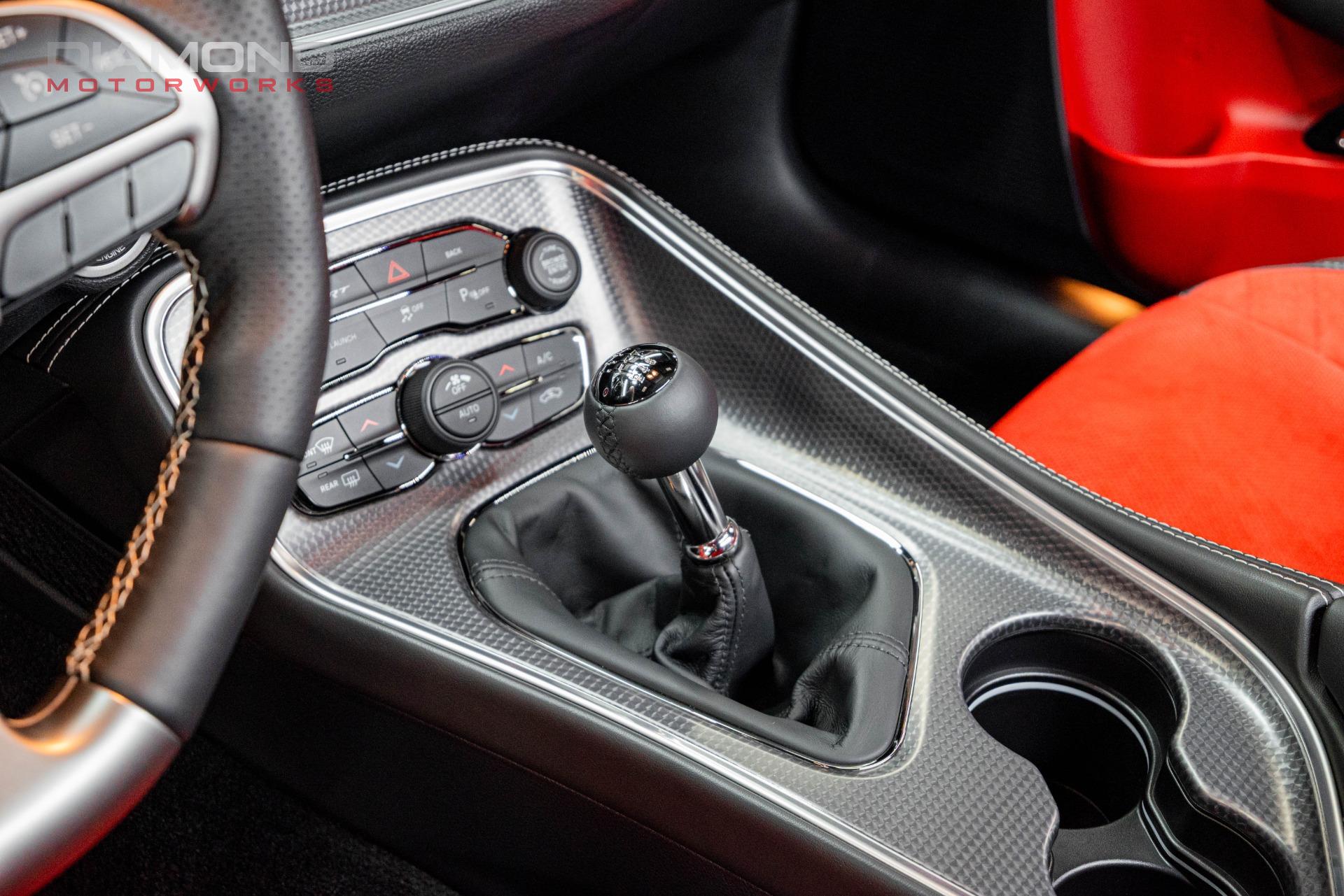 2015 Dodge Challenger SRT - Photo 21