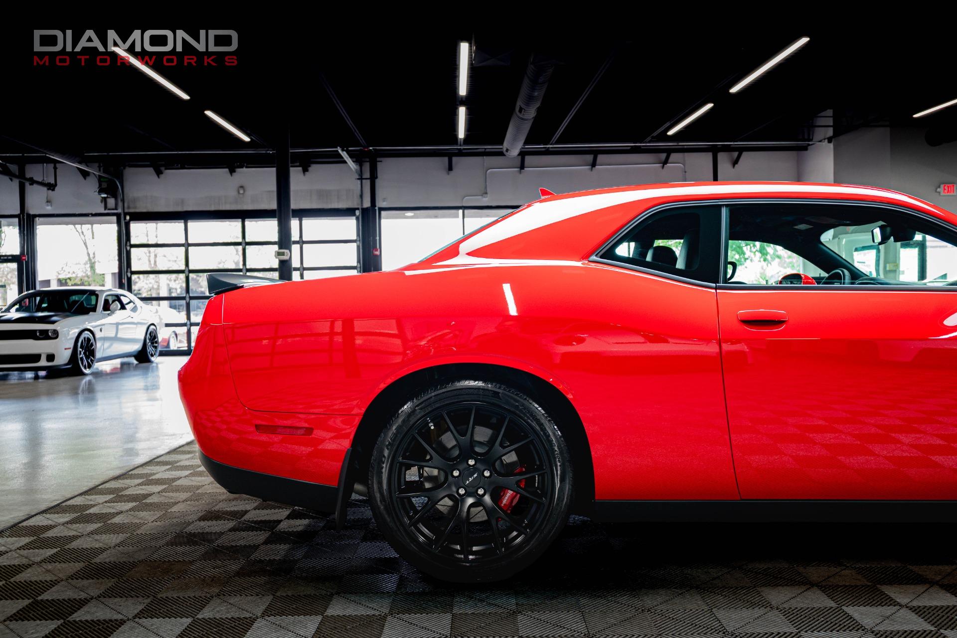 2015 Dodge Challenger SRT - Photo 30